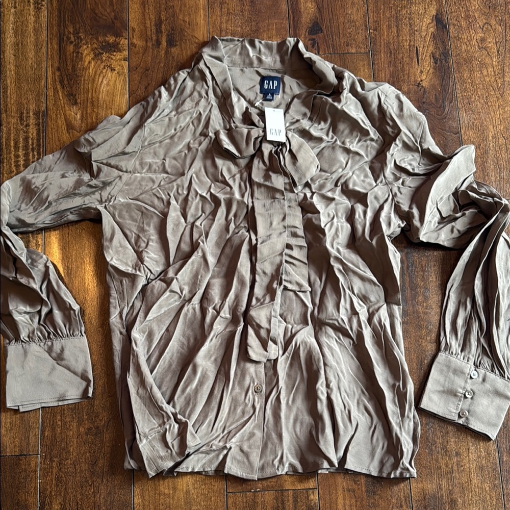GAP button down